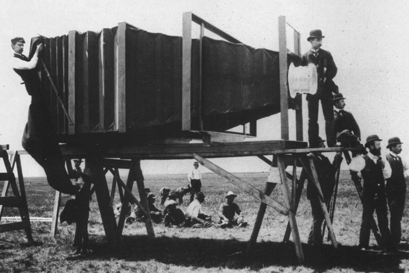 Illustration for article titled Pistol Cams, the Mammoth Camera, and Other Odd Vintage Cameras
